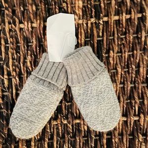 H&M Infant Mittens, size 2-6 months